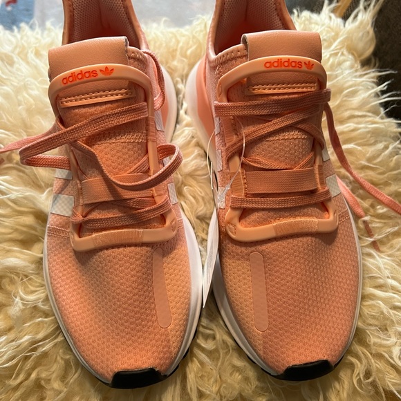 Adidas - Picture 3 of 8